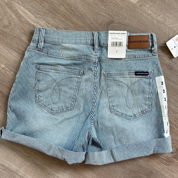 Calvin Klein Railroad Stripes Rolled Cuff Denim Shorts Size 2 NWT - Picture 13 of 13